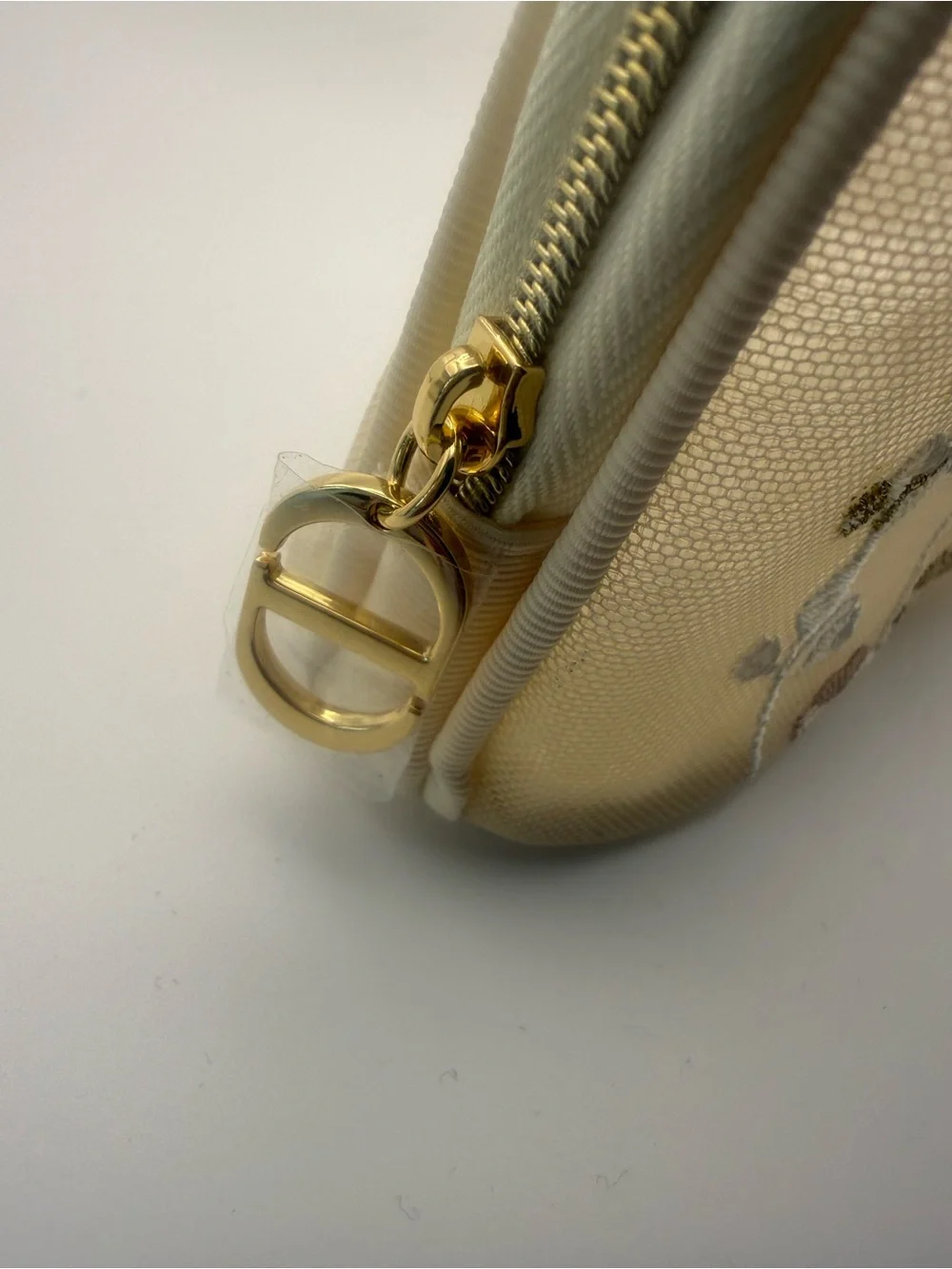 Dior 2025 Mother’s Day Cosmetic Pouch-Slight Damage to Box